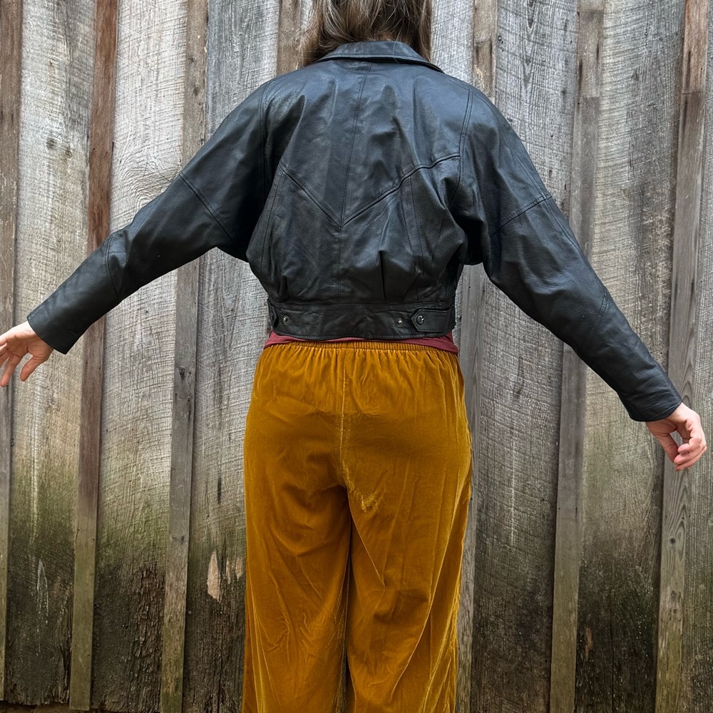 Vintage Black Leather Cropped Jacket - Picture 15 of 15